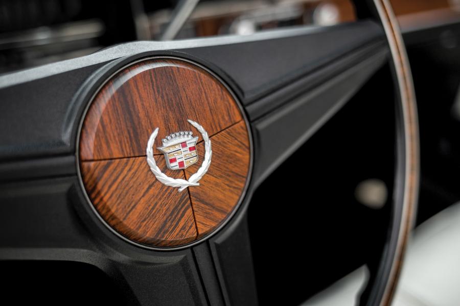 Детали интерьера Cadillac Fleetwood Eldorado Convertible (L67) 1976 года  (фото 16 из 40)